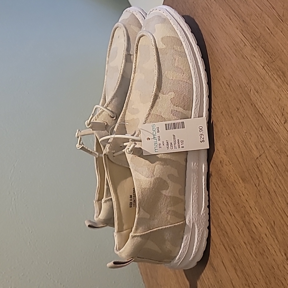 NWT Maurices Sneaker